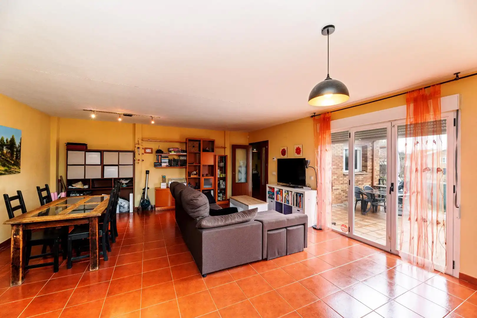 Sala d'estar de Casa o xalet en venda en Colmenarejo amb Calefacció, Jardí privat i Terrassa