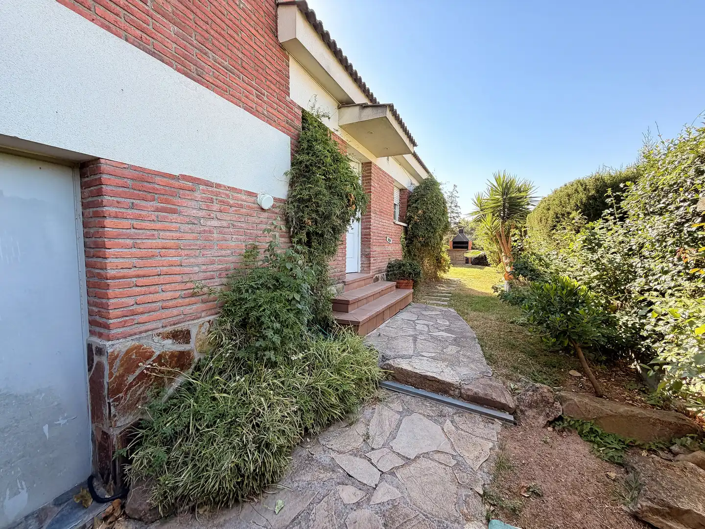 Vista exterior de Casa o xalet de lloguer en Pallejà amb Calefacció i Terrassa