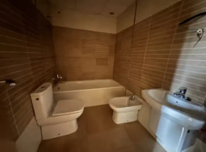 Baño de Casa adosada de alquiler en Serra con Jardín privado, Terraza y Horno