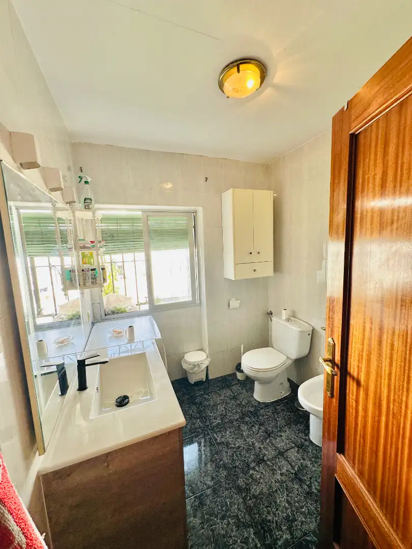 Bathroom of Flat for rent in Granada  with Air Conditioner, Furnished and Washing machine