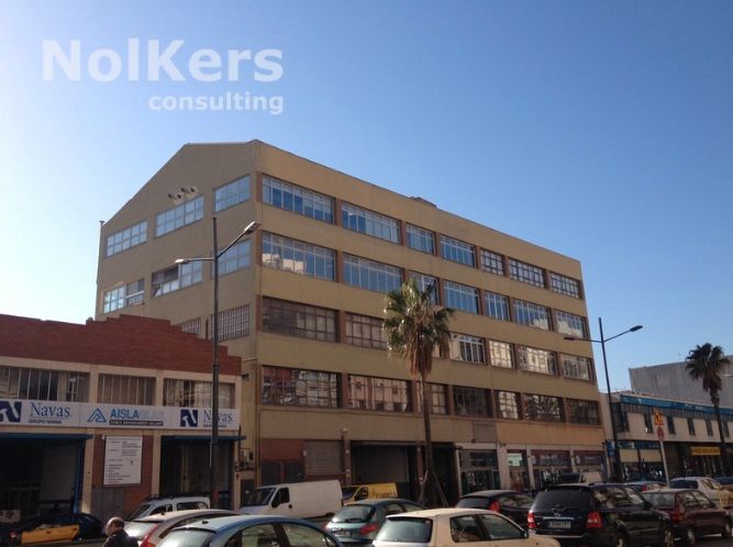 Vista exterior de Nave industrial de alquiler en L'Hospitalet de Llobregat con Calefacción y Alarma