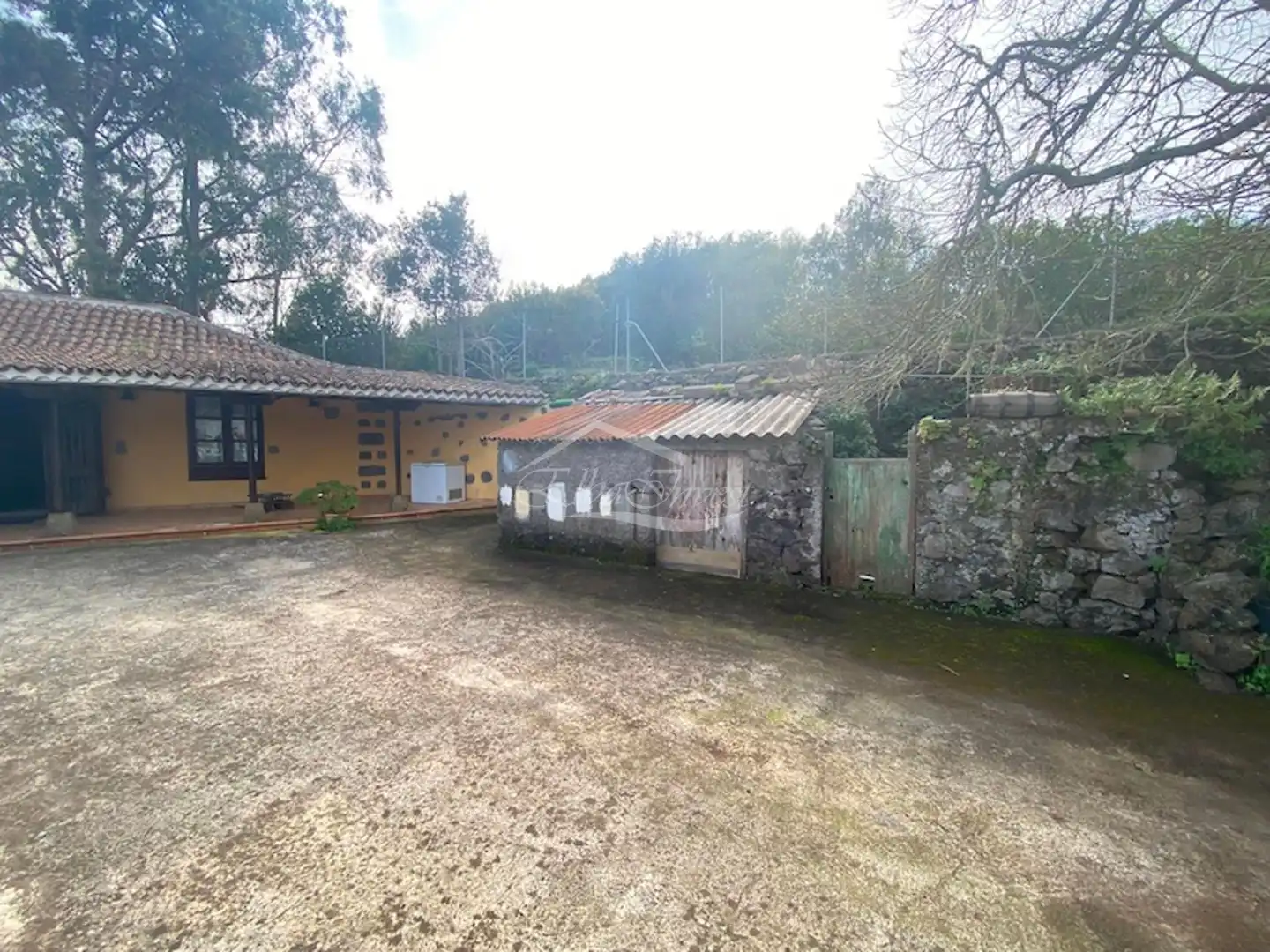 Vista exterior de Casa o xalet en venda en El Tanque amb Jardí privat, Terrassa i Traster