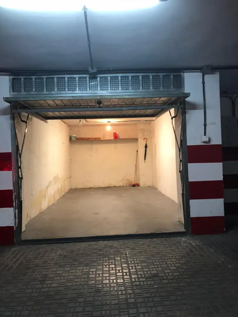 Aparcament amb ascensor en venda a Avenida de Madrid