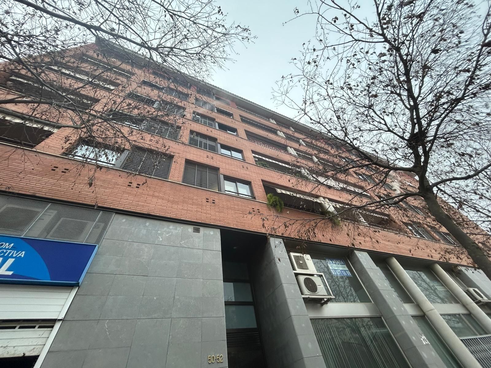 Vista exterior de Pis en venda en Manresa amb Parquet, Terrassa i Traster