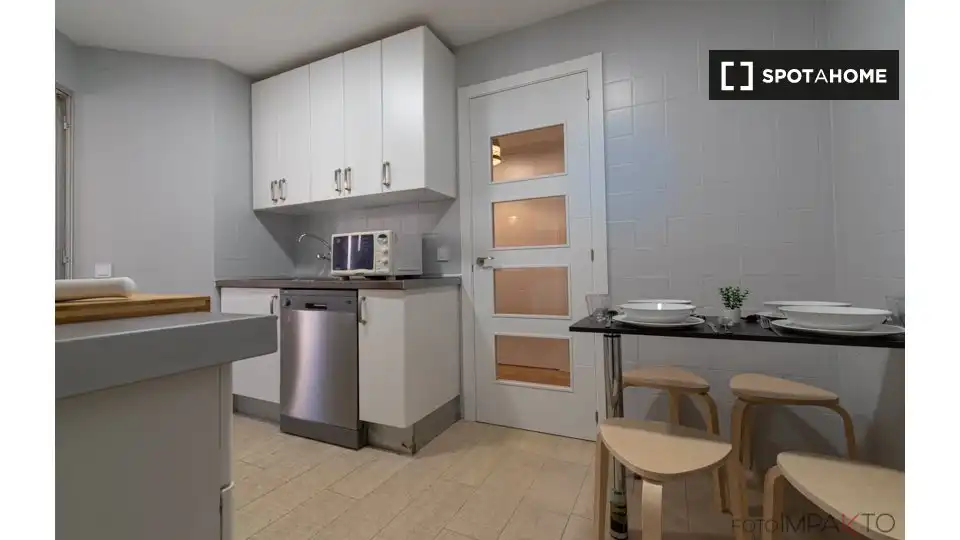 Room in Almenara -Ventilla