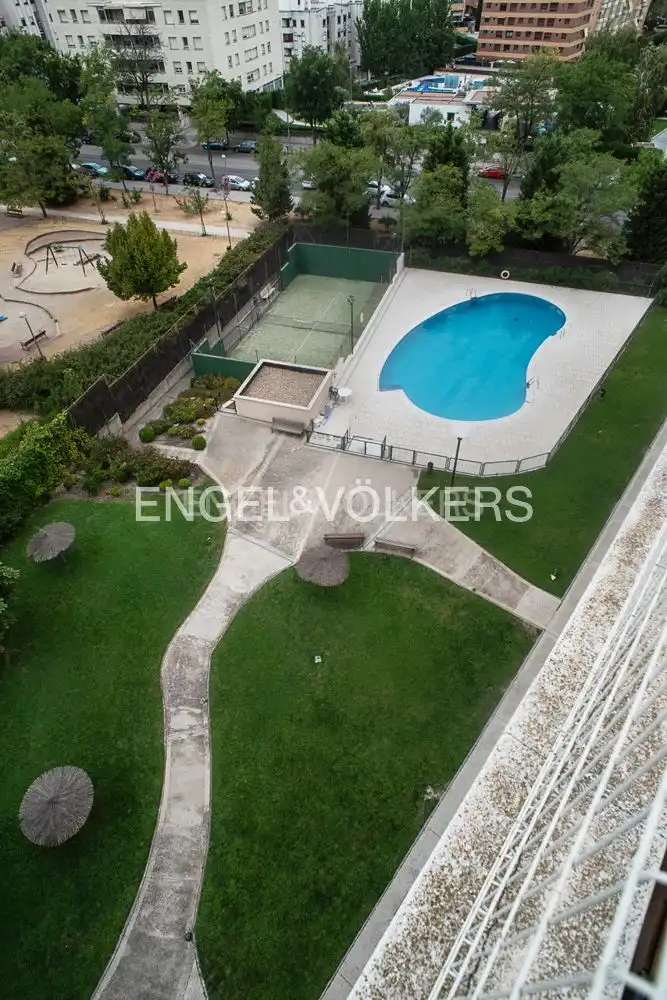 Piscina de Àtic en venda en Madrid amb Aire condicionat, Calefacció i Terrassa