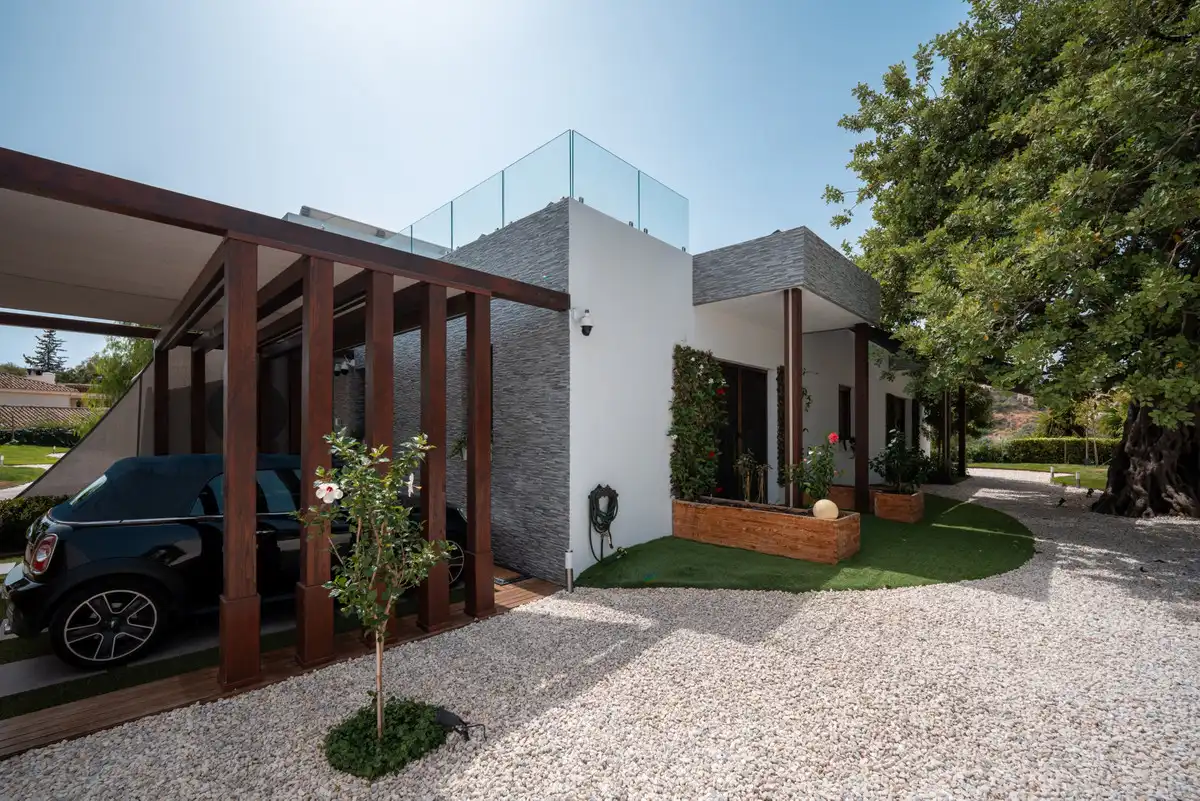 Vista exterior de Casa o xalet en venda en Málaga amb Aire condicionat, Terrassa i Piscina