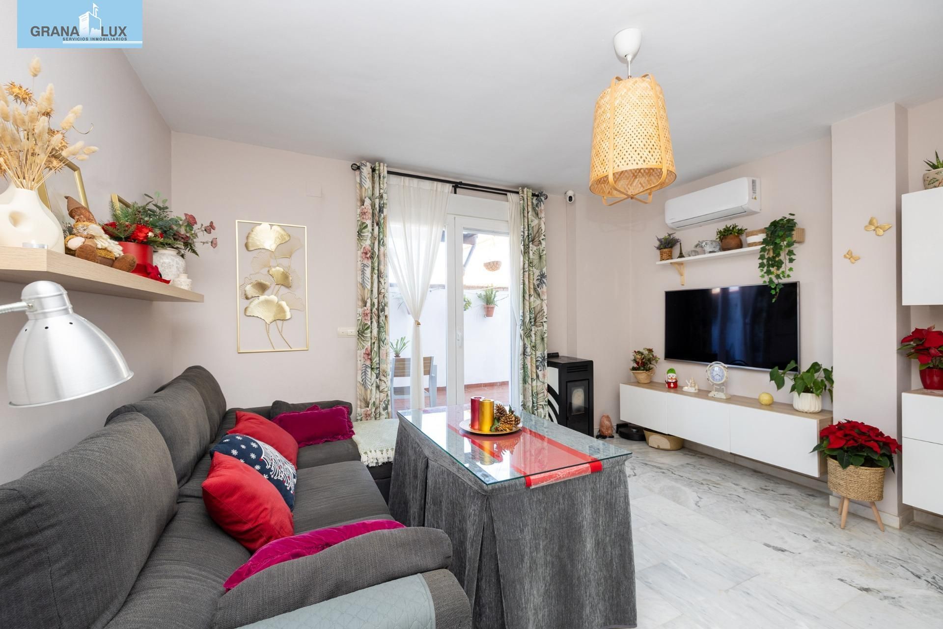 Living room of House or chalet for sale in La Zubia  with Air Conditioner, Terrace and Storage room