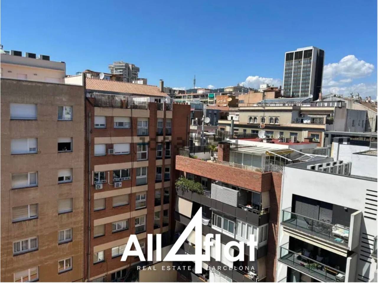 Vista exterior de Pis en venda en  Barcelona Capital amb Aire condicionat, Parquet i Balcó