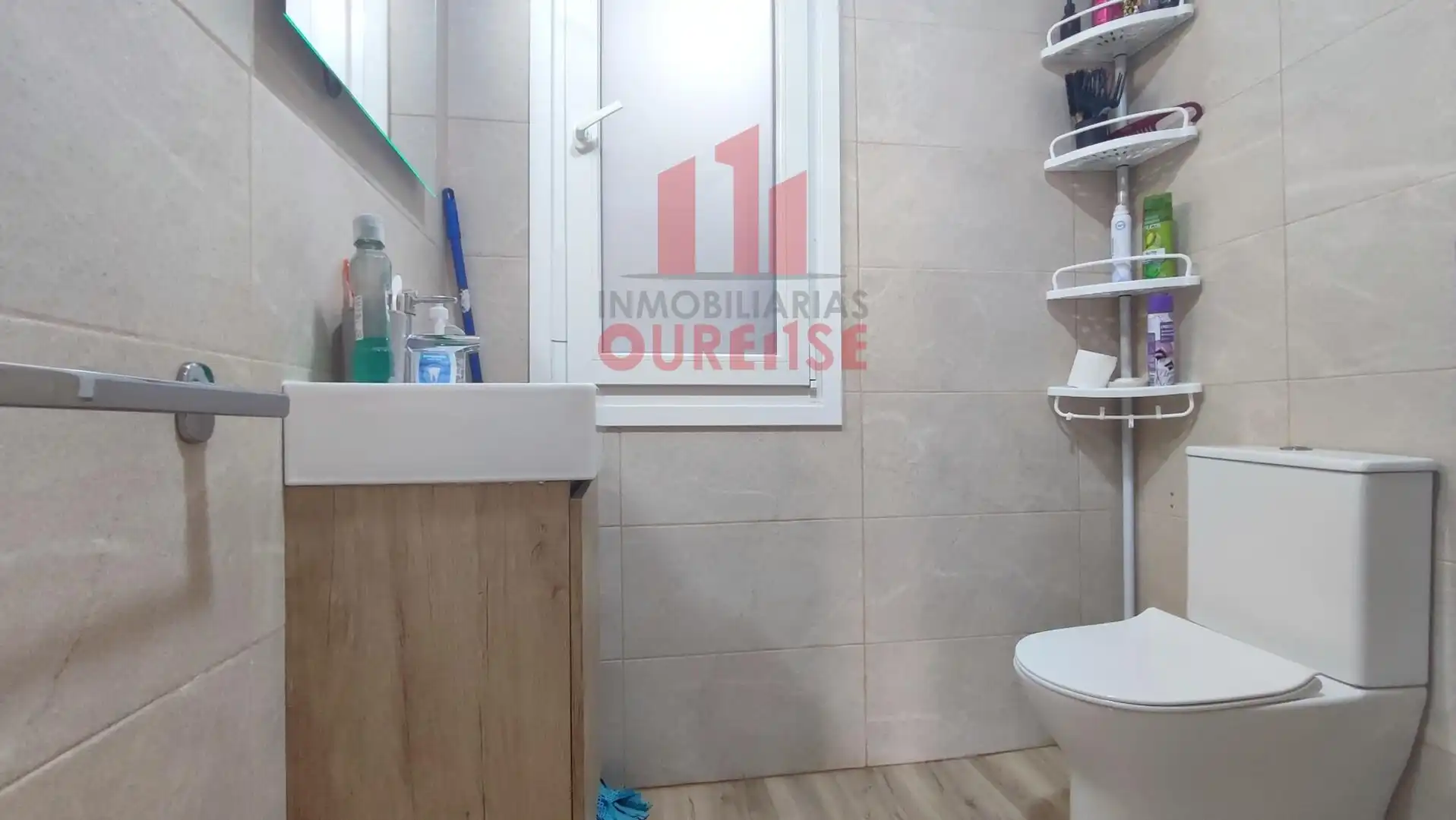 Bany de Pis de lloguer en Ourense Capital  amb Calefacció i Balcó