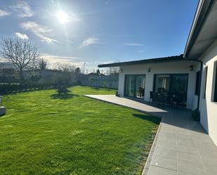 Terrassa de Casa o xalet en venda en Castrillón amb Terrassa i Piscina