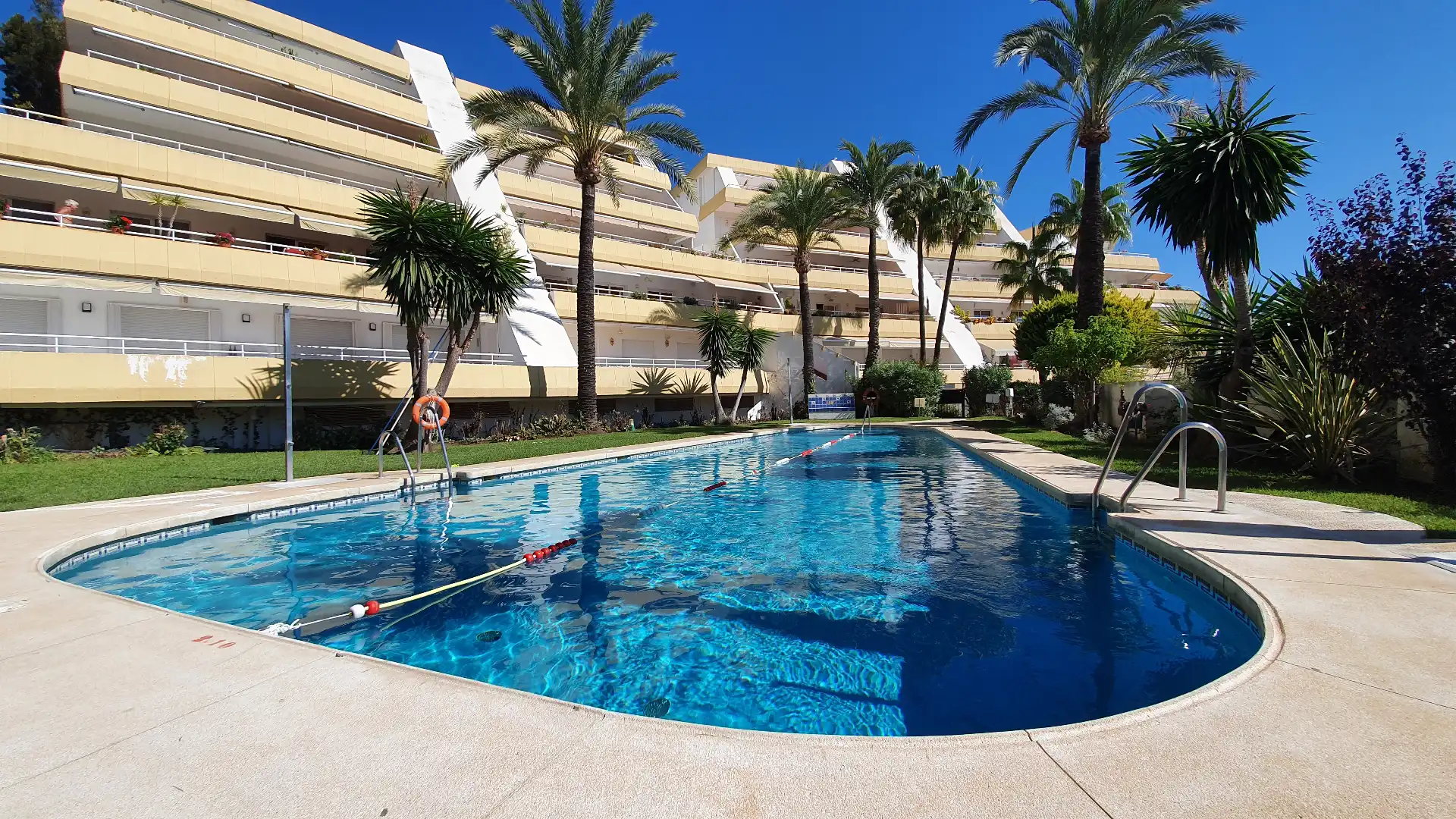 Piscina de Ático en venta en Benalmádena con Aire acondicionado, Calefacción y Terraza
