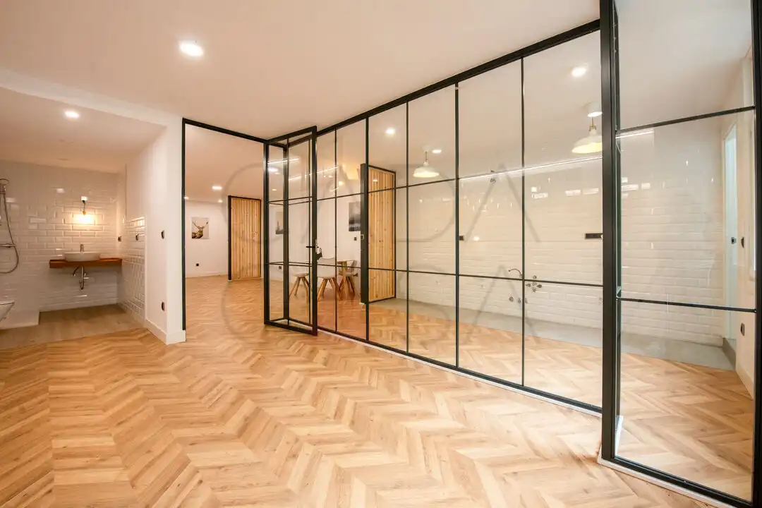 Piso con ascensor en venta en Cuatro Caminos