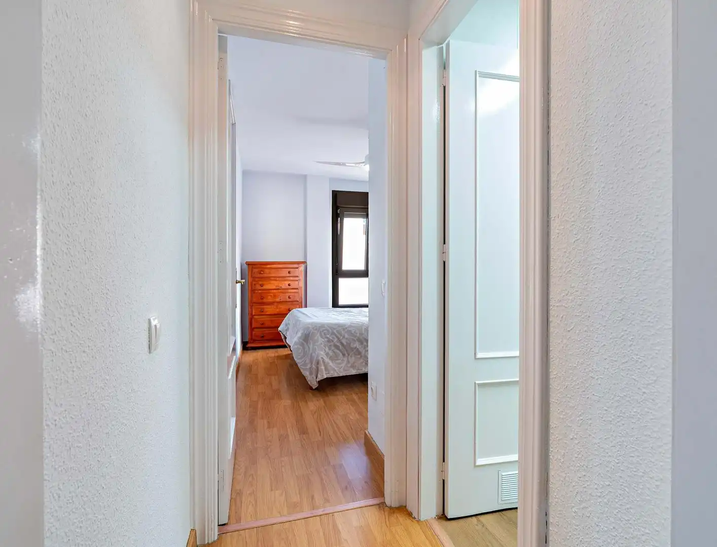 Wohnung zum Verkauf in El Ejido mit Klimaanlage, Parkett und Terrasse