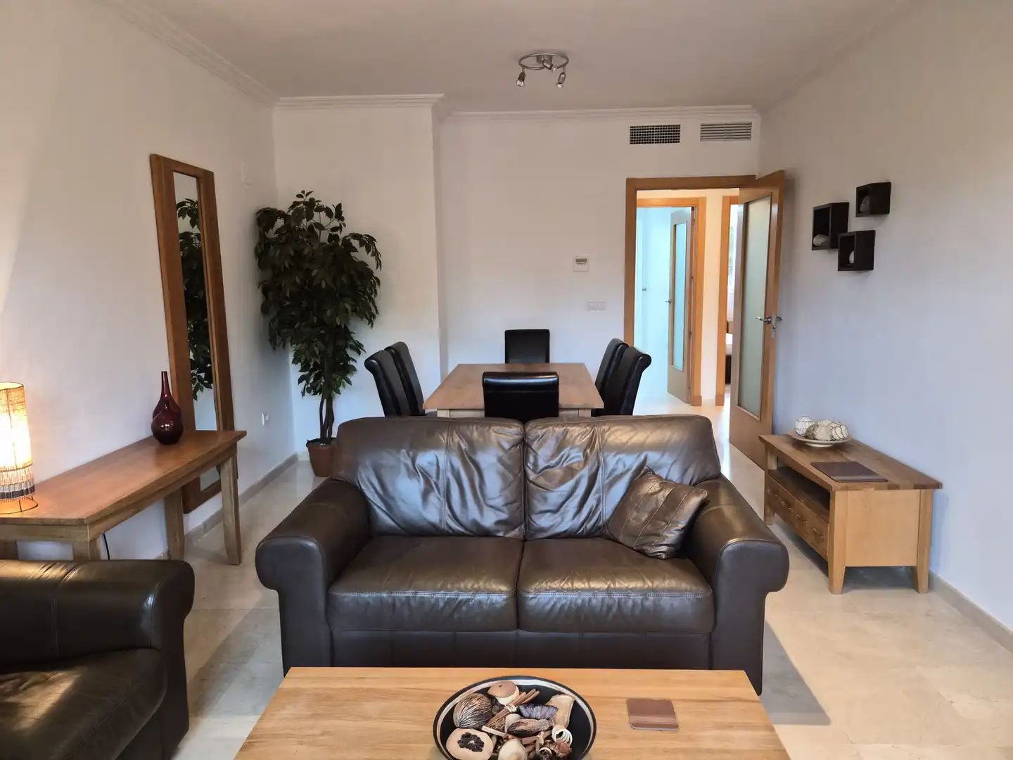 Sala d'estar de Planta baixa en venda en Casares amb Aire condicionat, Terrassa i Piscina