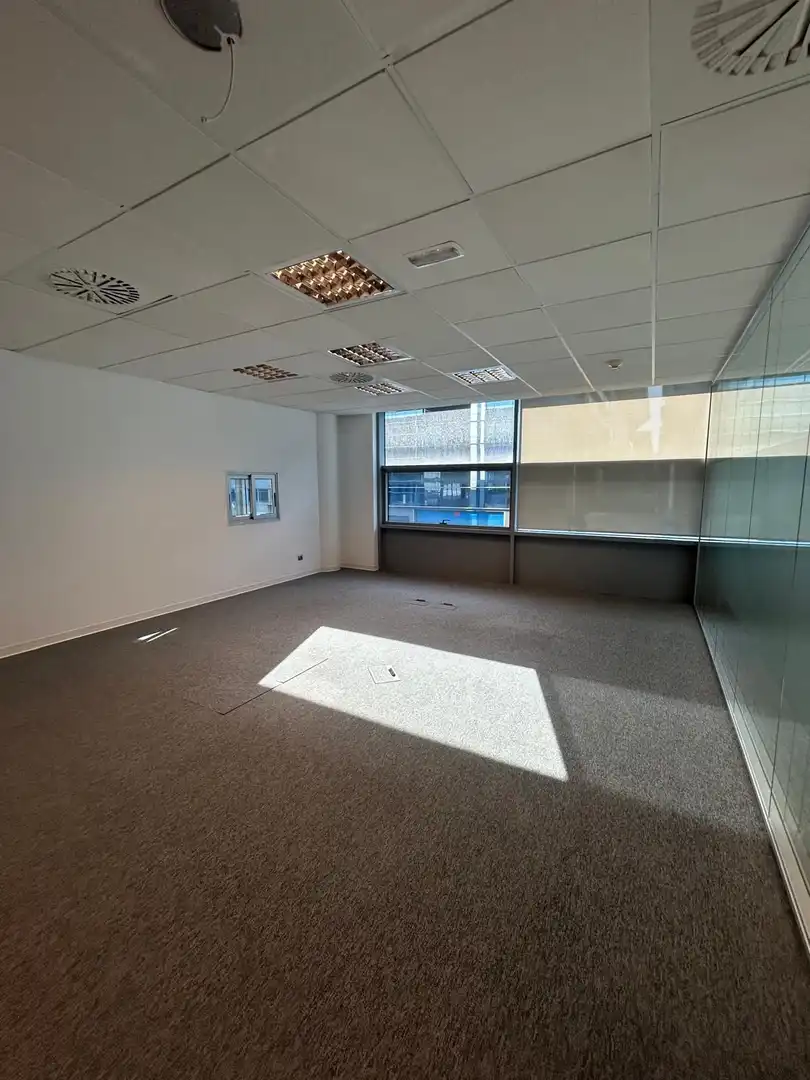 Büro zur Miete in Sant Adrià de Besòs mit Klimaanlage, Heizung und Terrasse