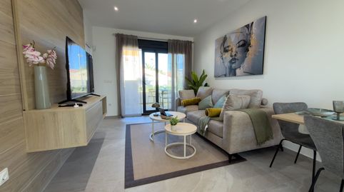 Vivienda de diseño con 2 dormitorios, terraza, piscina y aparcamiento en Nueva Torrevieja
