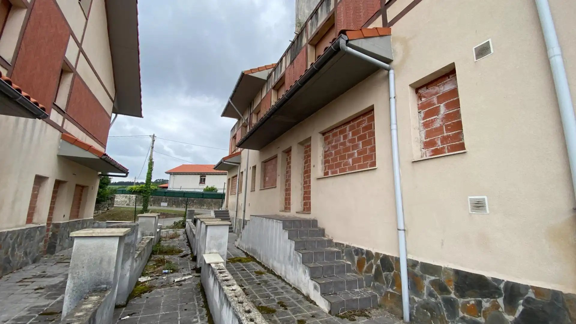 Außenansicht von Gebäude zum Verkauf in Cartes