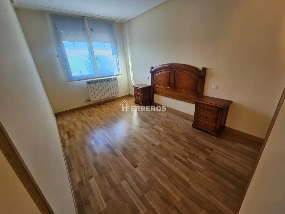 Dormitori de Pis en venda en  Logroño amb Calefacció, Parquet i Traster