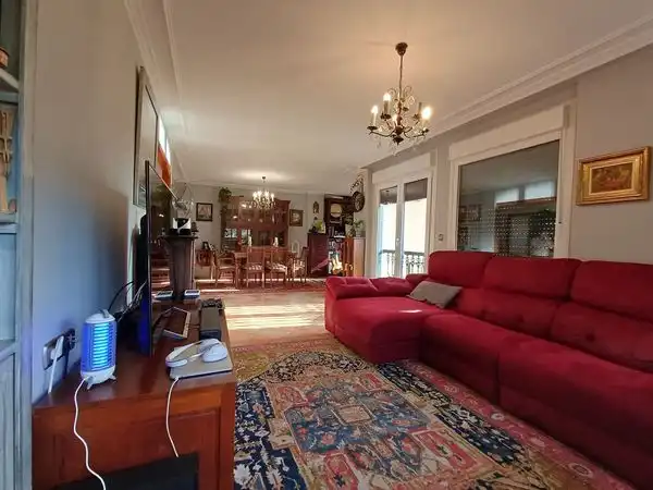 Sala d'estar de Casa o xalet en venda en Vigo  amb Calefacció, Jardí privat i Parquet
