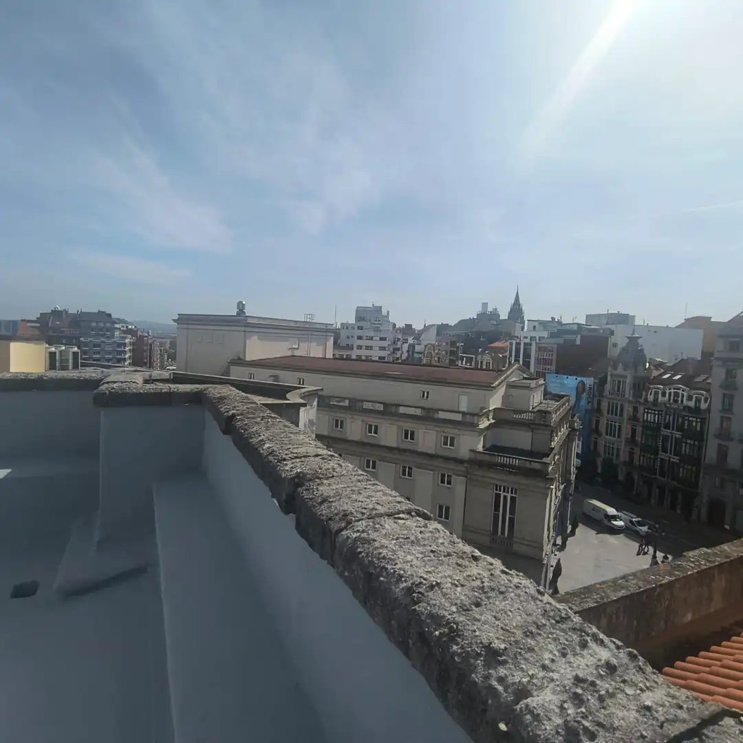 Vista exterior de Pis de lloguer en Oviedo  amb Calefacció, Terrassa i Traster