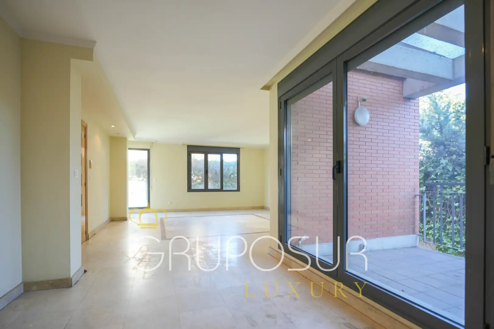 Sala d'estar de Casa adosada en venda en Valladolid amb Calefacció, Jardí privat i Parquet