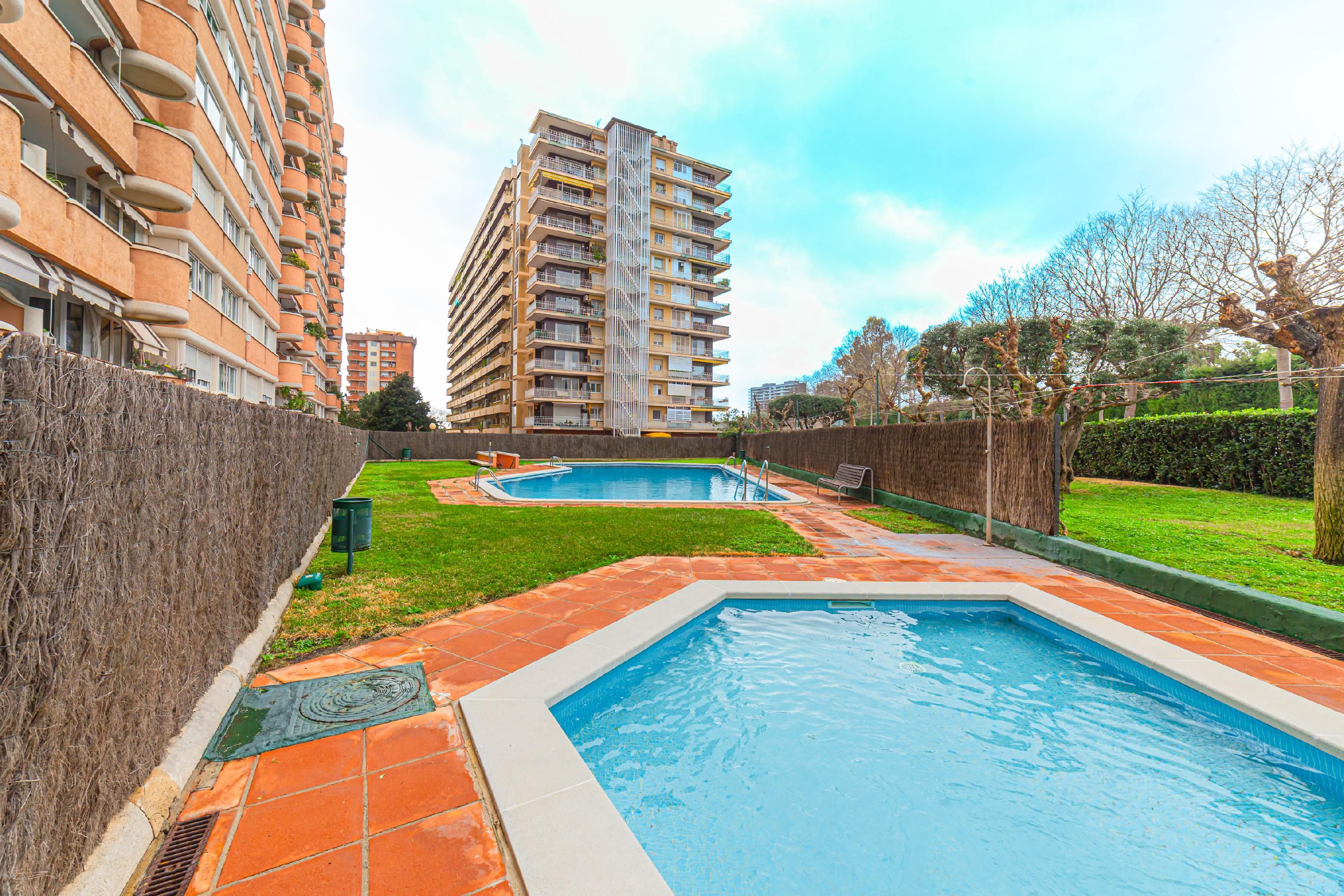 Piscina de Pis en venda en  Barcelona Capital amb Jardí privat, Parquet i Piscina