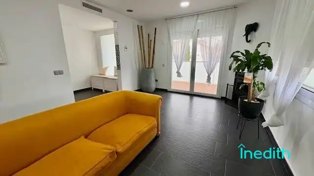 Sala d'estar de Casa o xalet en venda en Cunit amb Aire condicionat, Calefacció i Jardí privat