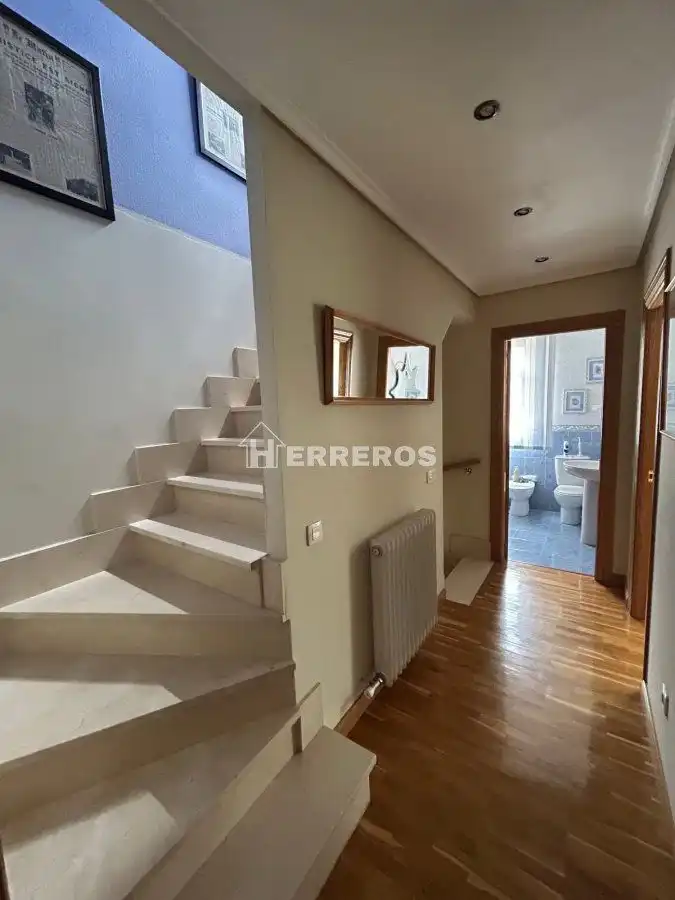 Casa adosada en venta en  Logroño con Aire acondicionado, Calefacción y Jardín privado