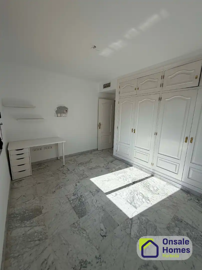 Habitación de Casa adosada en venta en Marbella con Aire acondicionado, Jardín privado y Terraza