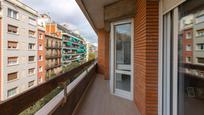 Exterior view of Flat for sale in  Barcelona Capital  with Terrace and Balcony