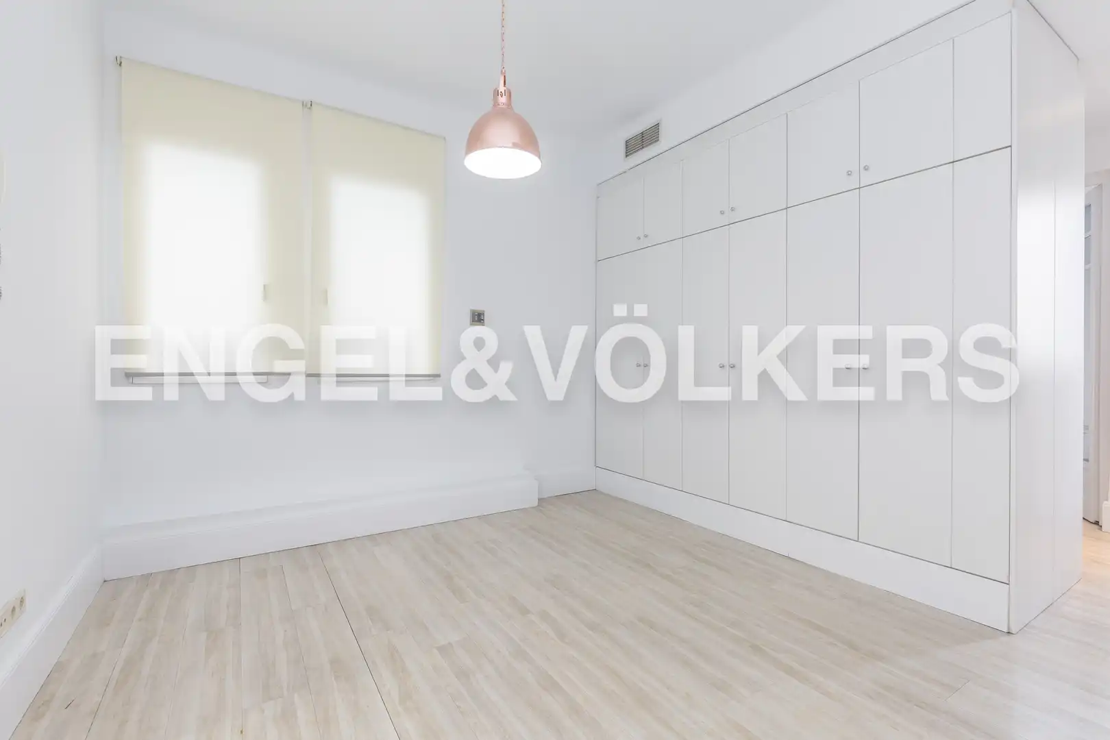 Bedroom of Attic for rent in Madrid  with Air Conditioner, Heating and Parquet flooring
