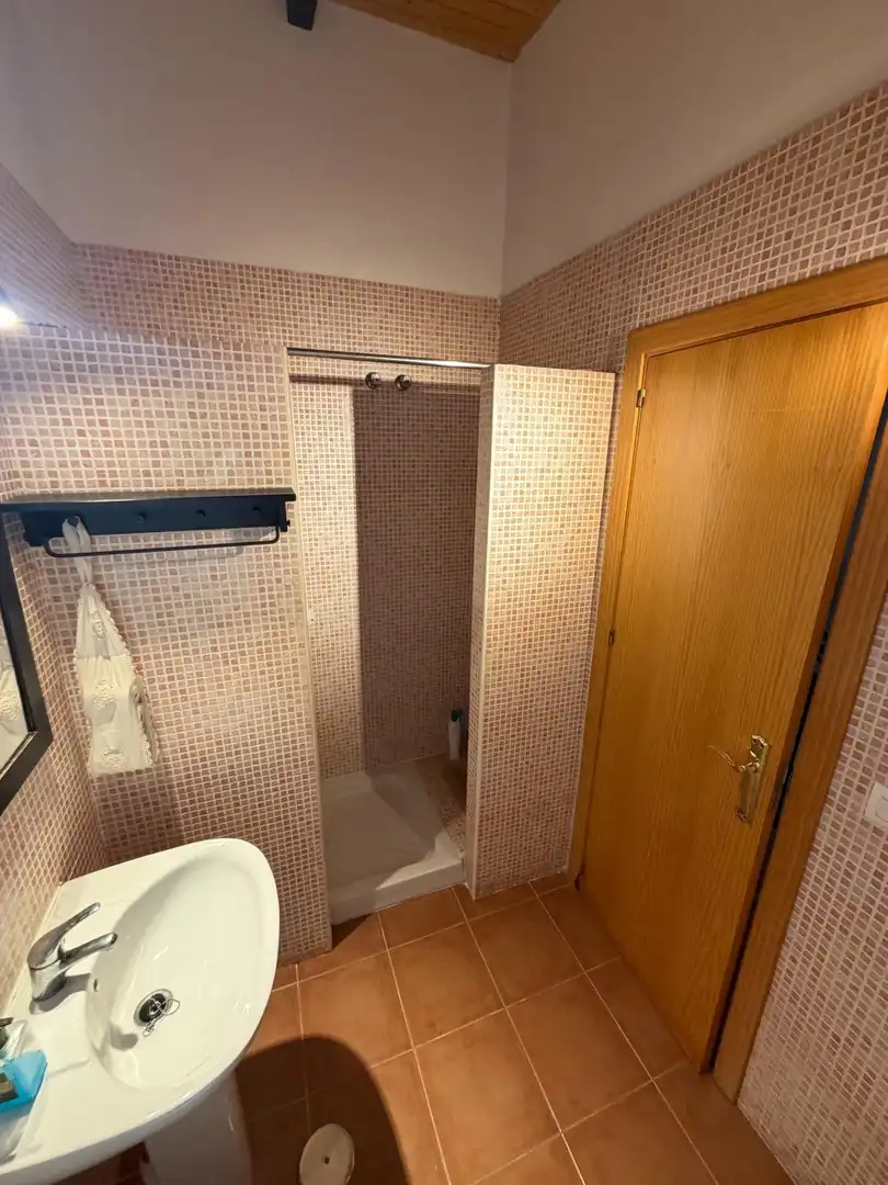 Bany de Casa o xalet en venda en El Castillo de las Guardas amb Jardí privat i Piscina comunitària