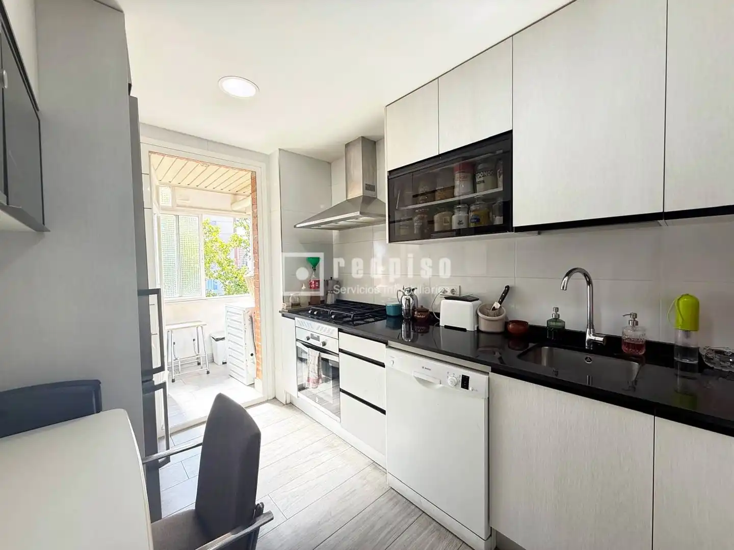 Cocina de Piso en venta en Fuenlabrada con Aire acondicionado, Calefacción y Jardín privado