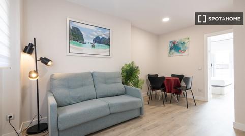 Foto 5 de Piso de alquiler en Valdeacederas, Madrid