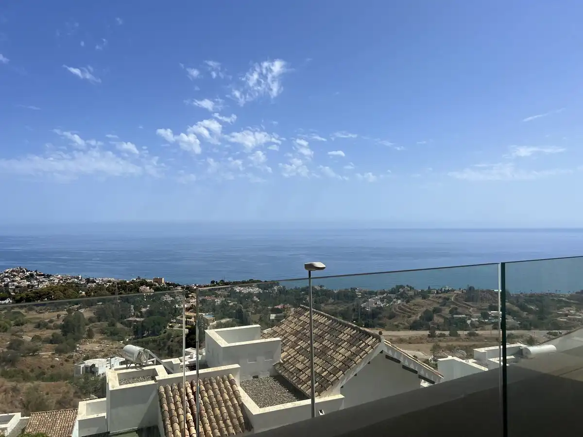 Vista exterior de Apartament de lloguer en Benalmádena amb Aire condicionat, Balcó i Es permeten mascotes