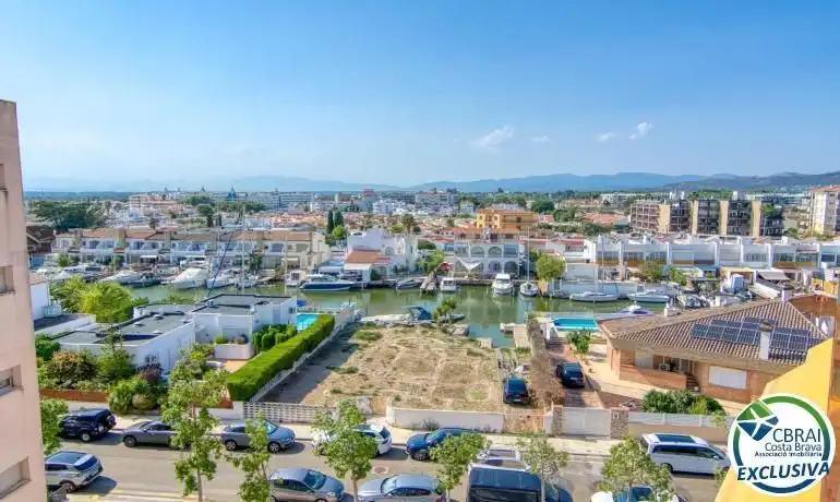 Apartments for sale in Roses  with Air Conditioner and Furnished