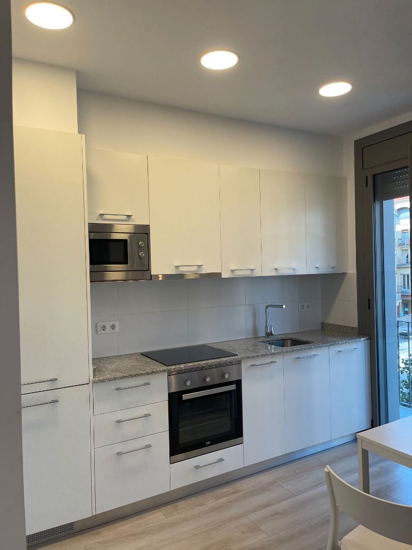 Cuina de Pis de lloguer en Olot amb Aire condicionat, Calefacció i Moblat