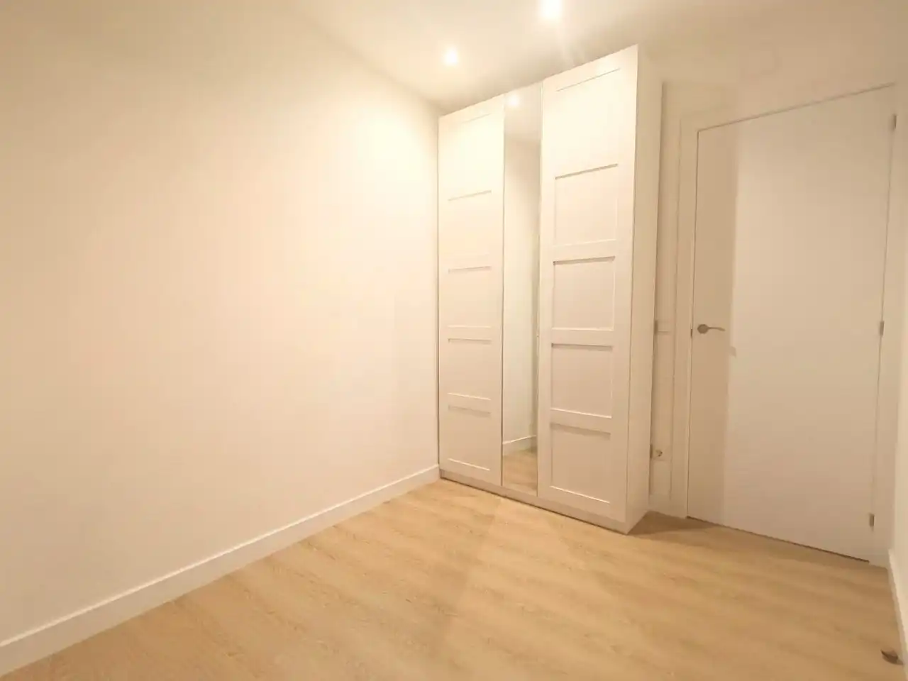 Schlafzimmer von Wohnung zur Miete in Madrid mit Klimaanlage, Heizung und Möbliert