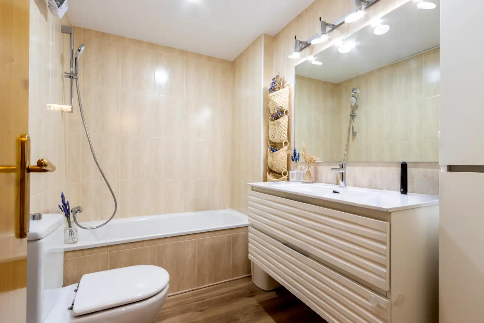 Baño de Ático en venta en Terrassa con Aire acondicionado, Calefacción y Parquet