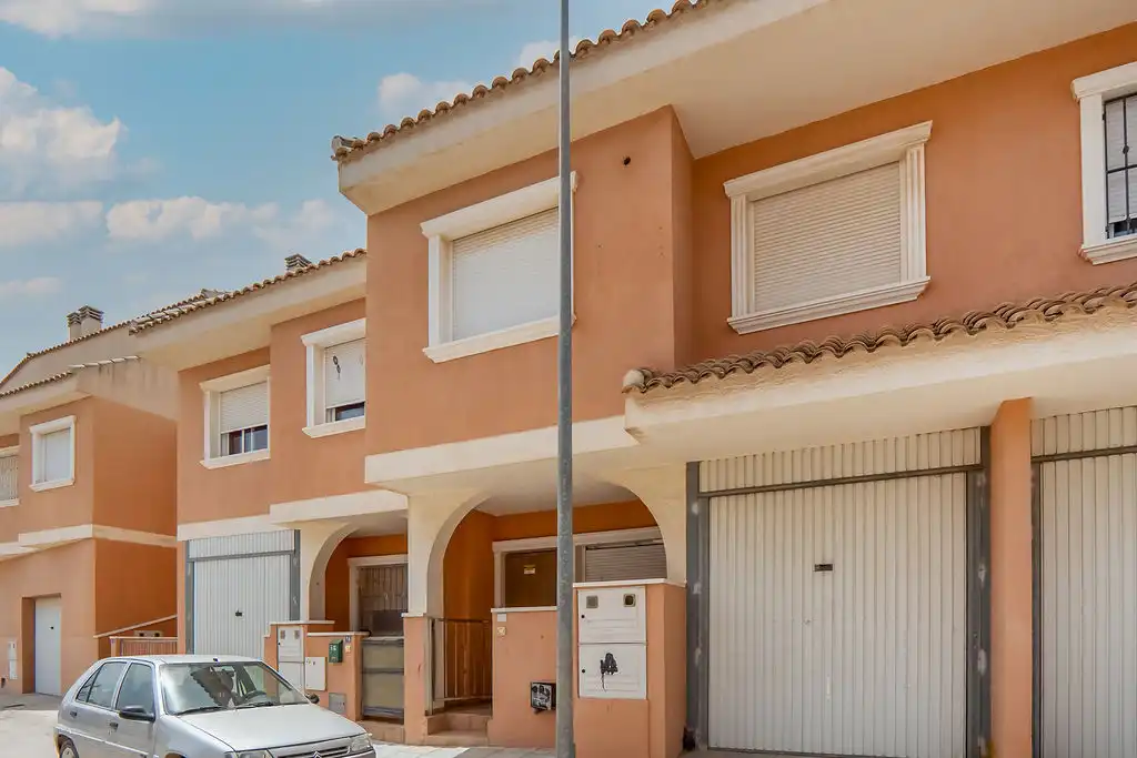 Semi-detached house for sale in C/ Juan de Cobato, imagen 2