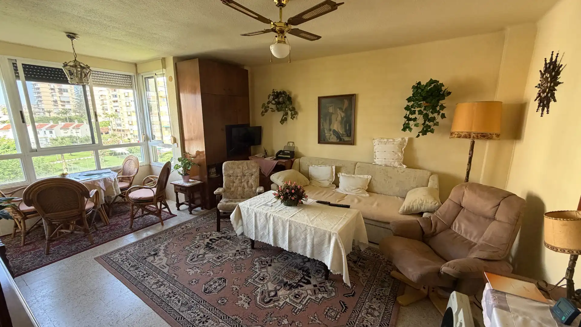 Wohnzimmer von Wohnungen zum Verkauf in Torrox mit Möbliert, Waschmaschine und Fernseher