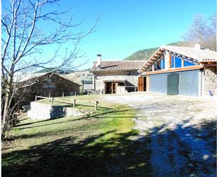 Vista exterior de Finca rústica en venda en Les Llosses amb Calefacció, Jardí privat i Parquet