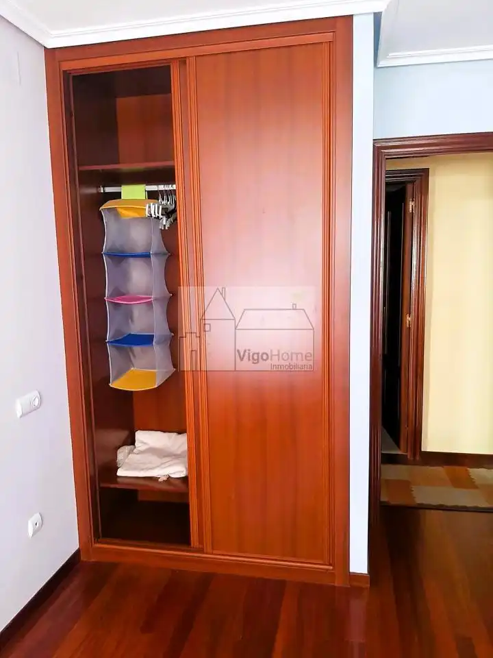 Dormitori de Pis de lloguer en Vigo  amb Calefacció i Moblat