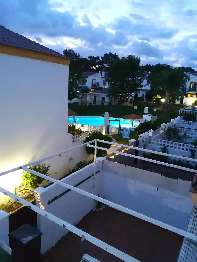 Piscina de Casa adosada en venda en Vélez-Málaga amb Aire condicionat i Balcó