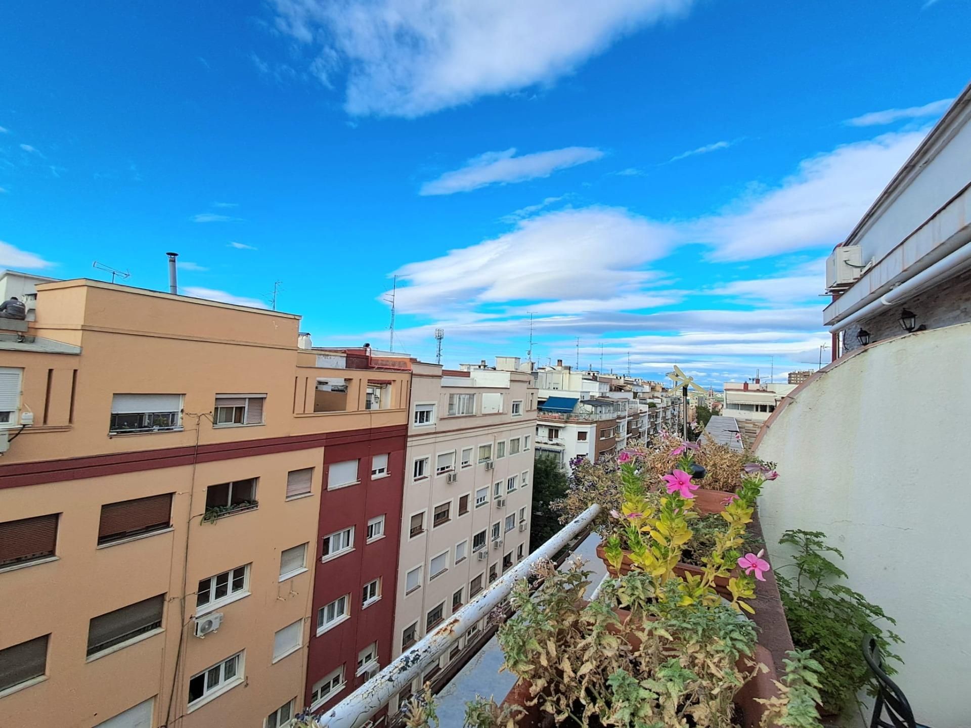 Vista exterior de Àtic en venda en  Madrid Capital amb Aire condicionat, Calefacció i Terrassa