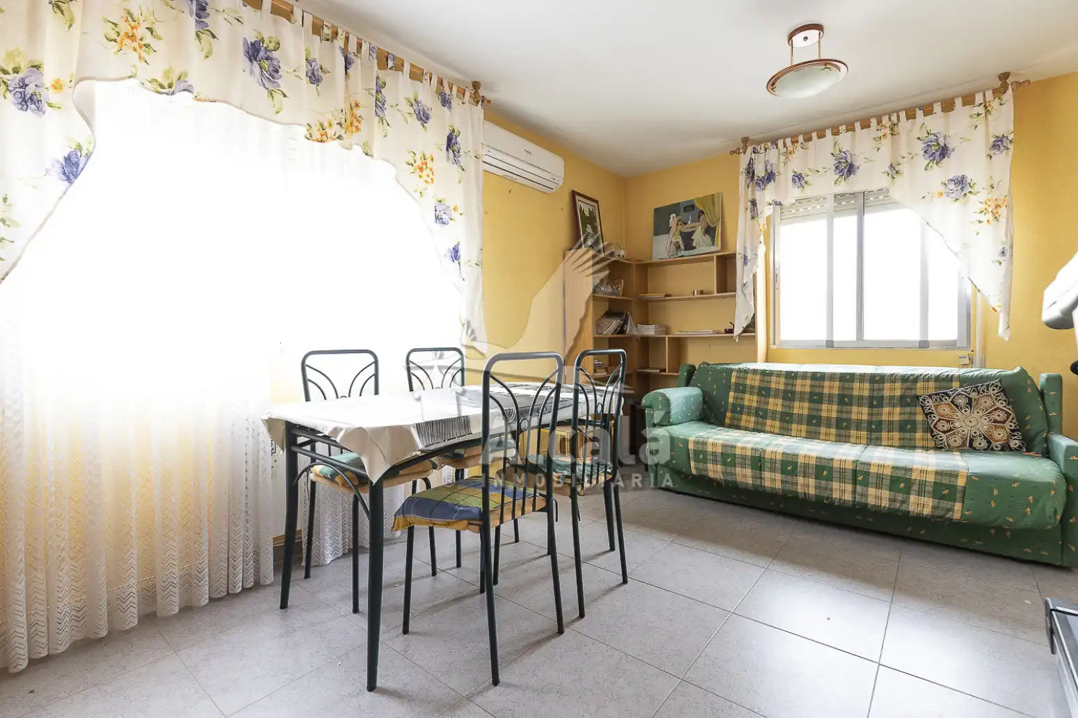 Sala d'estar de Casa o xalet en venda en Villalbilla amb Aire condicionat, Calefacció i Jardí privat