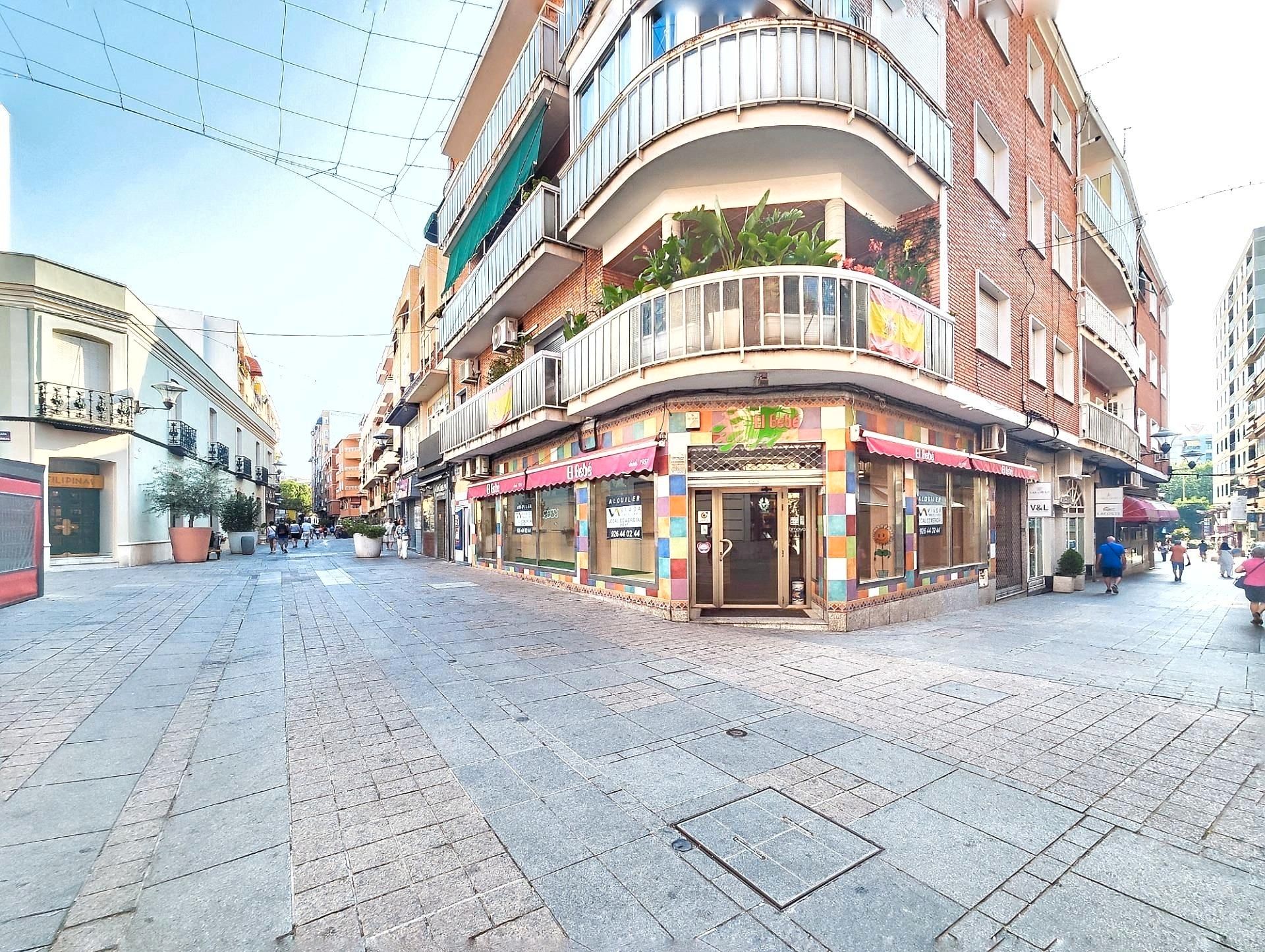 Vista exterior de Local de alquiler en Puertollano con Aire acondicionado, Parquet y Amueblado