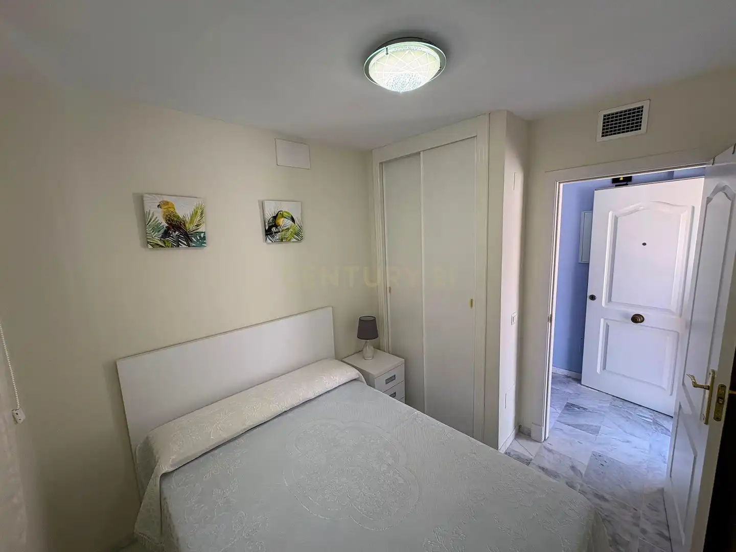 Habitación de Apartamento de alquiler en Benalmádena con Horno y Piscina comunitaria
