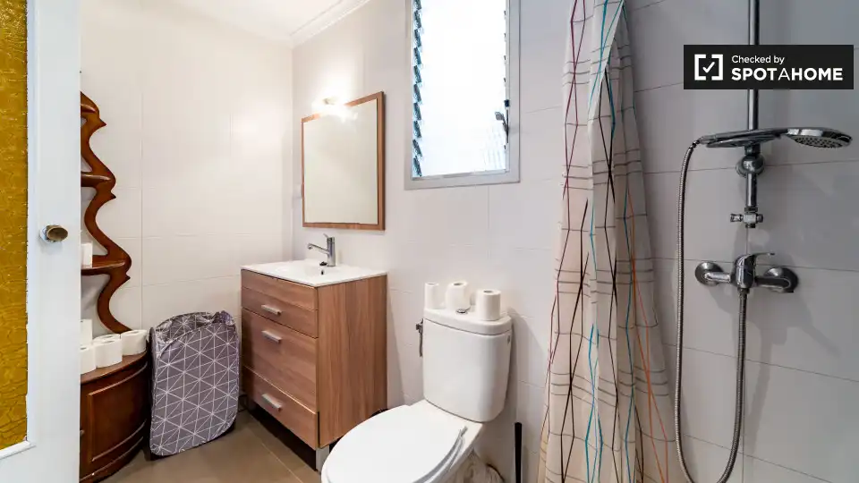 Baño de Piso de alquiler en Xirivella con Aire acondicionado, Calefacción y Amueblado